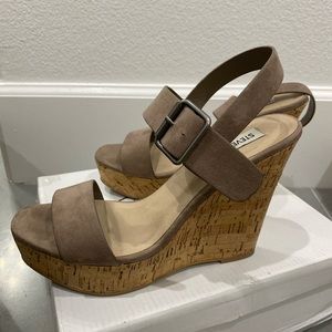 Steve Madden Taupe Wedges